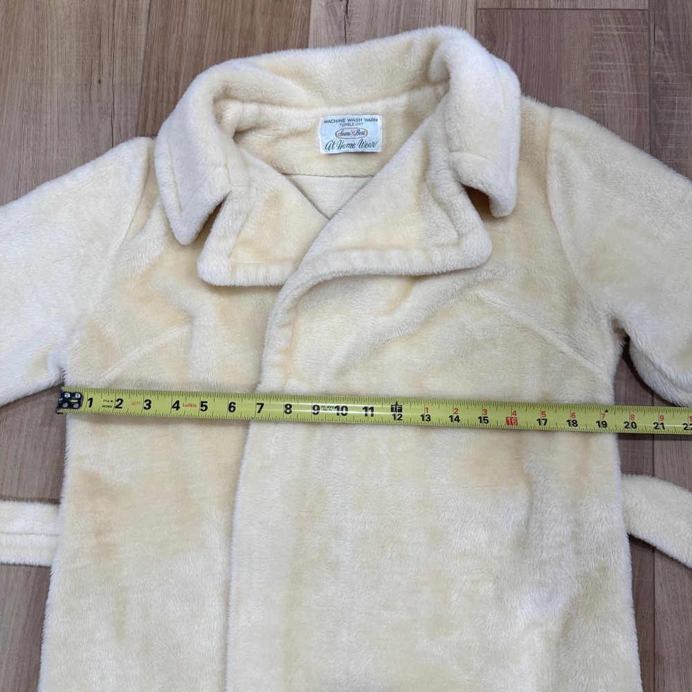 Vintage Fuzzy Robe cream colored long sleeve Plush belted housecoat with pockets - Picture 7 of 9